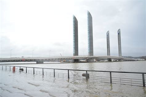No booking fees · free cancellation · 24/7 customer service Photo: Bordeaux sous l'eau - Inondations du 12 février ...