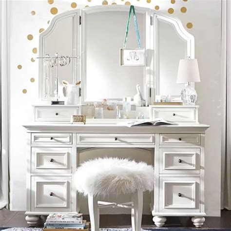 Pin By Kelly On Beauty Stations And Vanities Bedroom Vanity Furniture