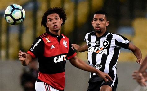 Hoje todo mundo será flamengo (inclusive os antis). Flamengo joga mal, desperdiça vantagem do empate e cai ...