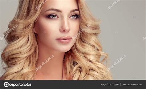 Photo Blond Hair Beautiful Blonde Hair Girl — Stock Photo