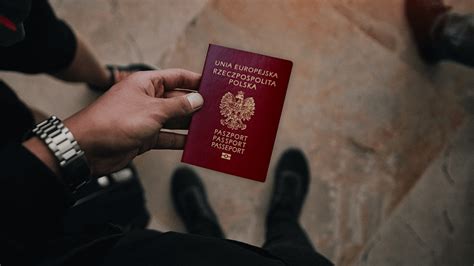 Zdjęcia paszportowe Czy można wykonać samemu w domu