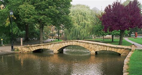Find cheap or luxury self catering accommodation. Stone Bridge- Bourton-on-the-Water(Cotswolds), England ...