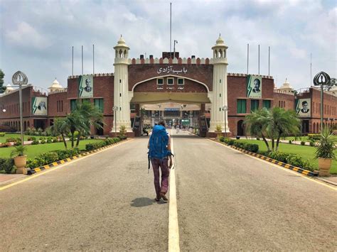 How to Cross the Wagah Border Between Pakistan and India | WhirledAway
