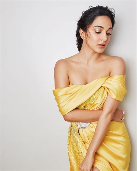 Pin By Sweety Sweety On Kiara Advani Bollywood Actress Hot Photos