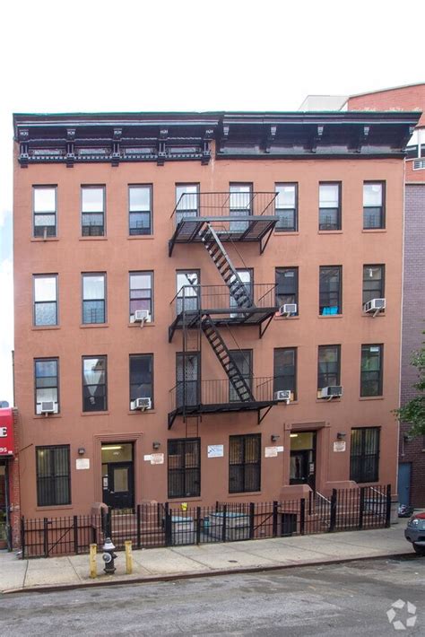 229 E 105th St New York Ny 10029 Apartments In New York Ny
