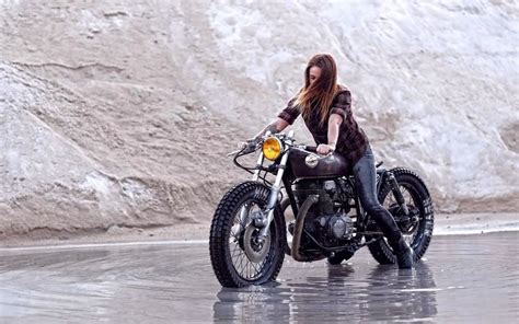 Cafe Racer Girl Honda Cafe Racer By Von Zadig Motorcyclesgirls