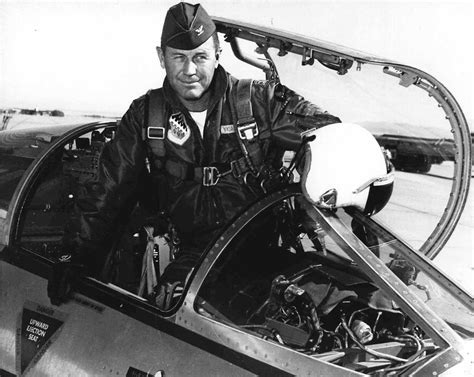 Le Pilote Entend Il Le Mur Du Son - Mort de Chuck Yeager, premier aviateur à franchir le mur du son