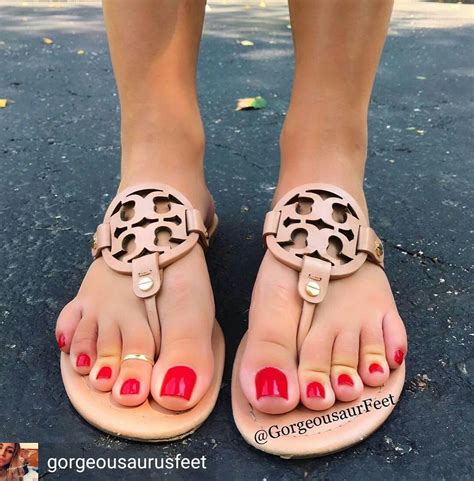 Pin By Malik Yousaf On Sandals Flat Womens Feet Pretty Sandals