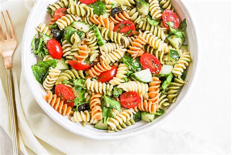 This summery pasta salad combines our favorite cucumber salad with fresh dill and pasta for the perfect potluck side dish! Simple Summer Pasta Salad - Peanut Butter Fingers