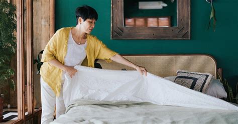yes you should probably be using a top sheet — here s why how to make bed top sheet bed sheets