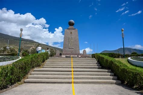 Crossing The Equator In Ecuador Bilivoka