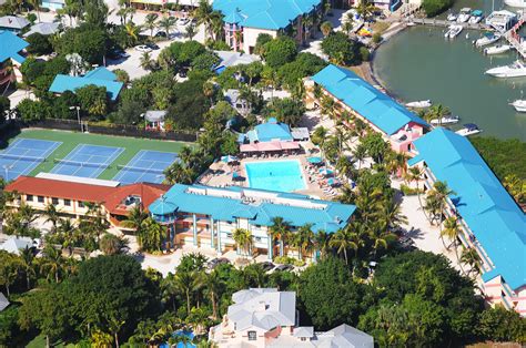 Yes, free parking is available to guests. Gallery - Captiva Island Resort - 'Tween Waters Inn ...