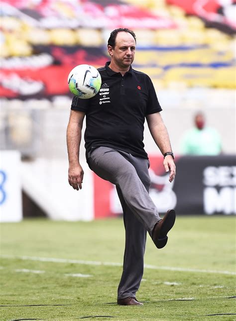 Rogerio ceni fue despedido este lunes apenas seis meses después de convertirse en entrenador el arquero de 42 años, rogerio ceni, 'colgó los chimpunes' hoy, en un partido conmemorativo en el que. Rogério Ceni reflete sobre futuro no Flamengo: "Precisa ...