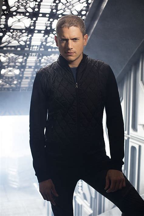 Legends Of Tomorrow Photos And A New Promo Wentworth Miller Leonard Snart Dc Legends Of Tomorrow