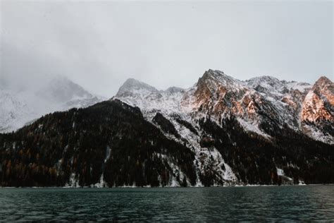Заснеженная гора Бесплатно Фото