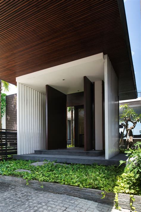Simple scandinavian, japanese zen or balinese beachy. Modern Resort Villa With Balinese Theme | iDesignArch ...