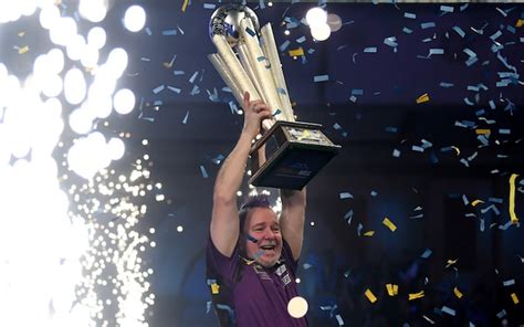Peter Wright Wins His First Pdc World Darts Championship After High