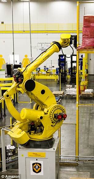 Amazon Now Has 100000 Warehouse Robots Daily Mail Online