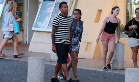 Carlos tevez celebró la fiesta de 16 años de su hija y generó polémica en plena pandemia por carlos tévez en netflix | te contamos el origen de las cicatrices en el cuello de la figura de boca. Liberado el padre del futbolista Carlos Tévez | Deportes ...