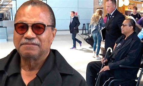 Billy Dee Williams 81 Gets Help With Wheelchair As Star Wars Legend