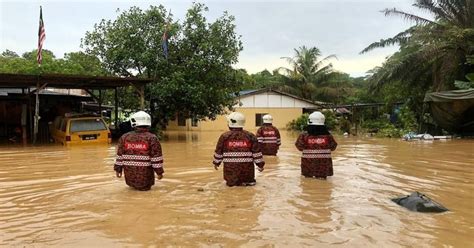 Persembahan hari anugerah sk kayu ara pasong 2013. Mangsa Banjir Di Johor Meningkat 798 Orang