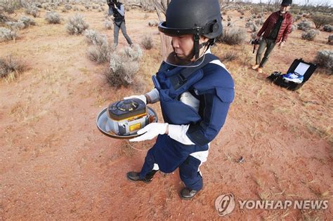 Explore tweets of 소행성 @asteroid_0223 on twitter. 일본 '하야부사2' 캡슐서 소행성 물질 추정 모래 발견 - 나무뉴스