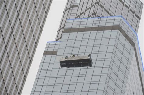 Two Window Washers Left Stranded 65 Stories Up By Broken Scaffolding In