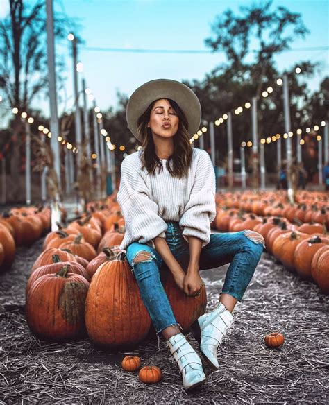 25 Fall Photoshoot Ideas For Models Light Color Live