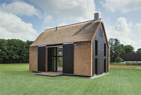 In the amish culture, one of the sons, usually the youngest, gets the farm. Haus mit Pelz | Reetdachhaus für Feriengäste