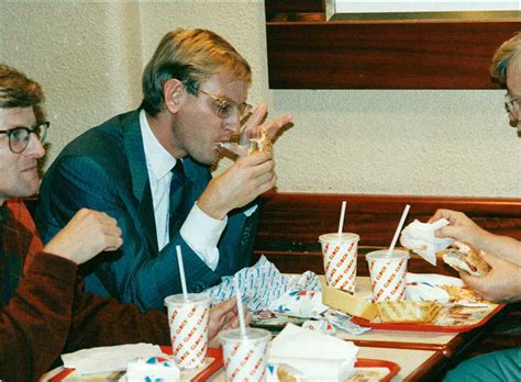 Nils daniel carl bildt is a swedish politician and diplomat who was prime minister of sweden from 1991 to 1994. Hamburgerkedjan Clock kommer tillbaka | Aftonbladet