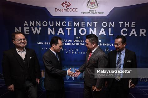 Projek tersebut sebelum ini mendapat kecaman teruk dari pemimpin pembangkang yang kini berada di berada dalam pn apabila redzuan sebelum ini gagal menjelaskan sokongan kerajaan untuk teknologi tinggi termasuk kereta terbang setelah diasak dan diperlekehkan oleh anggota parlimen. Ada yang tak kena dengan projek kereta nasional ketiga ...