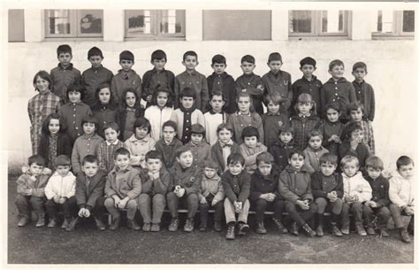 La commune se situe à la position n°6 185 du classement des villes les plus ensoleillées. Photo de classe école primaire de 1969, Ecole Primaire ...