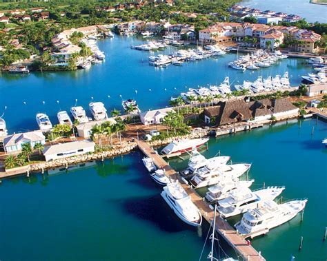 A tu disposición confortable casa de campo con piscina para tus reuniones con amigos o familia, ideal para descansar o pasar unos días divertidos, con todos los servicios, terraza, asador. Casa de Campo inaugura Marina Riverside Center, un centro ...