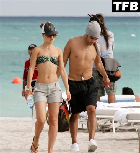 Mena Suvari Shows Her Nude Tits On The Beach In Miami 38 Photos