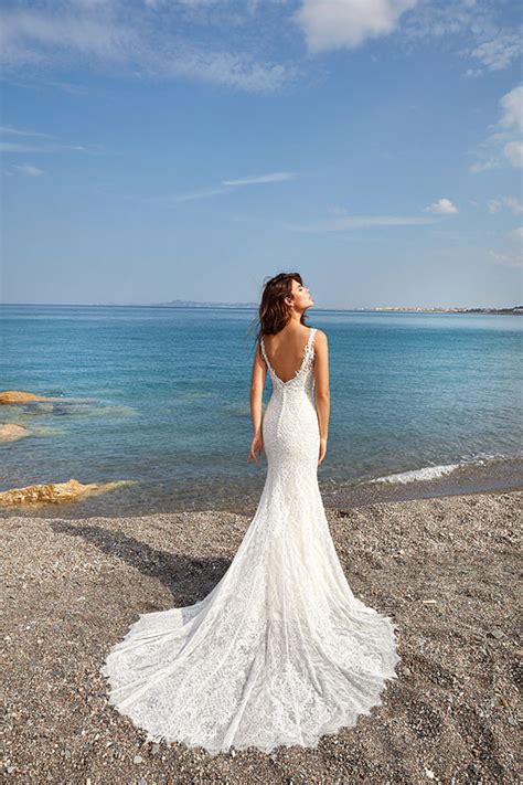 Das brautkleid stellt für die meisten damen eines der wichtigsten kleidungsstücke in ihrem leben dar. Brautmode | Brautkleider für Koblenz | für magische ...