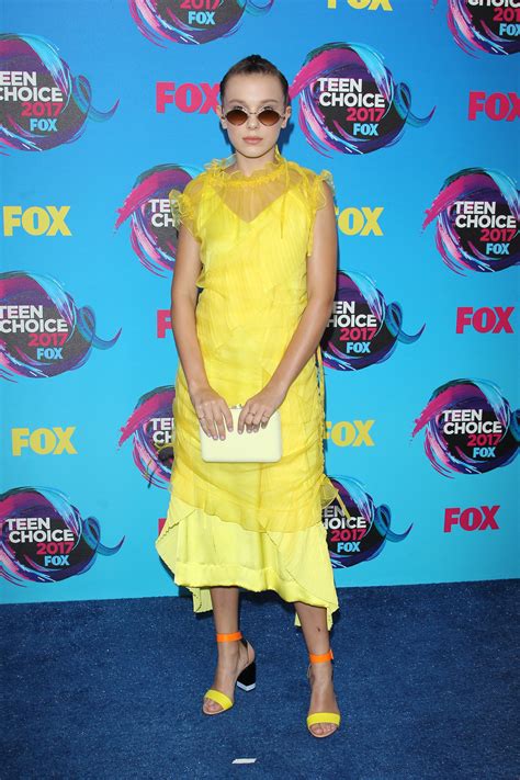 Millie Bobby Brown Wears Yellow Dress To Teen Choice Awards 2017