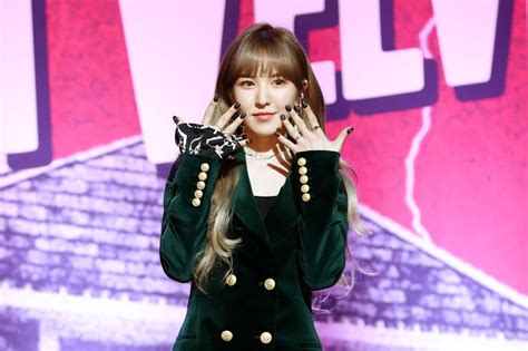 red velvet s wendy sustains injuries in fall during rehearsal