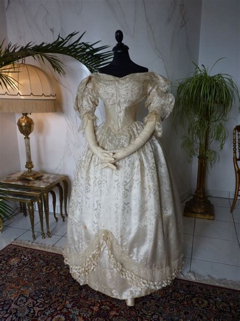 Maybe you would like to learn more about one of these? Biedermeier-Hochzeitskleid, -Weste und -Schuhe, ca. 1835 ...