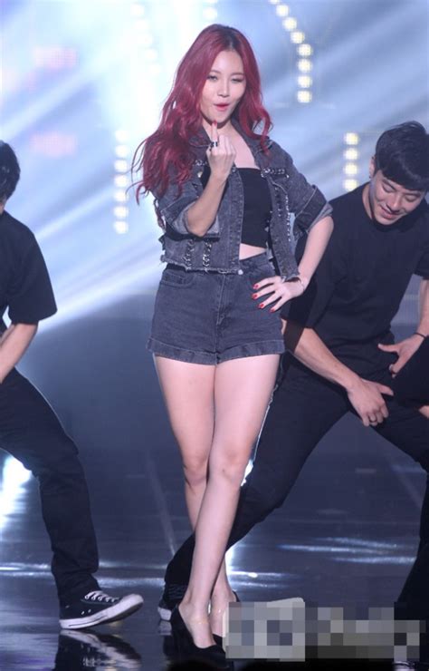 Lee seung gi / 이승기. 자비없는 걸스데이 유라 다리; : 네이트판