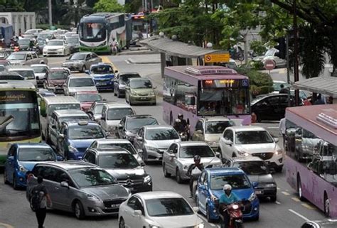 Pengangkutan awam di malaysia malaysia malaysia merupak merupakan an sebuah sebuah negara negara yang yang sedang sedang pesat pesat seandainya rakyat malaysia menggunakan pengangkutan awam sebagai rutin harian, nescaya kesesakan lalu lintas dapat dielakkan. Masalah Pengangkutan Awam di Malaysia: Pengangkutan Darat