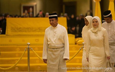 Abdul halim's role is mainly ceremonial. Raja Muda Kedah Tunku Sallehuddin Almarhum Sultan ...