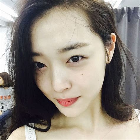 Sulli, who had more than five million followers on instagram, was a member of f(x) until she left in 2015 to focus on her acting career. Choi Sulli delights fans with her cute updates - Wonderful ...