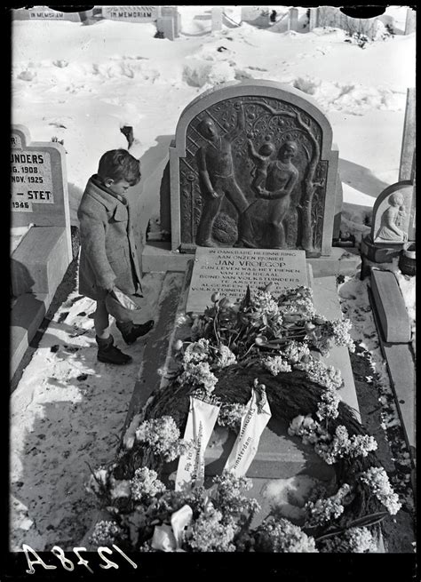 „wollen uns das nicht mehr nehmen die wichtigsten aussagen. 03-09-1947_01278A Grafmonument Jan Vroegop | Jongetje ...