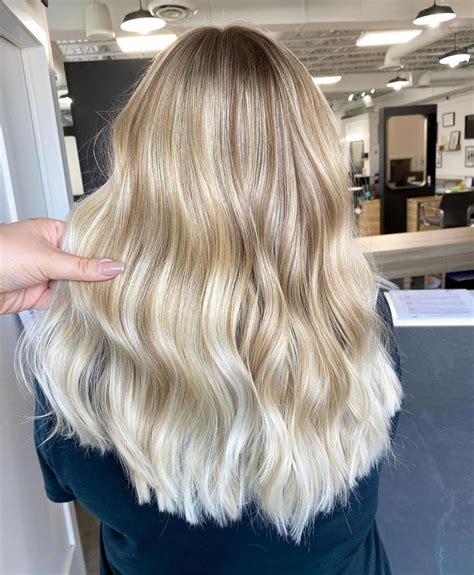 28 Blonde Hair With Lowlights You Have To See In 2021 In 2021 White