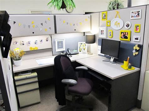 Cheerful Office Cubicle Decor Dissolving Your Boredom