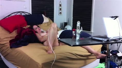 Hot Babe Masturbates In Front Of Webcam