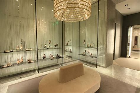 A Valentino Store With Images Valentino Store Luxury Store Retail