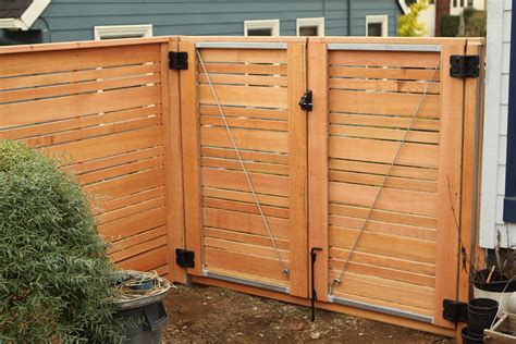Double Door Gate Horizontal Wood Fence With Alternating Picket Sizes