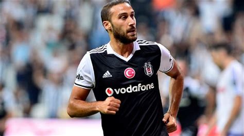 Wetzlar, almanya) santrfor mevkisinde oynayan almanya'da yetişmiş türk millî futbolcudur. Cenk Tosun'un acı günü - Yeni Akit
