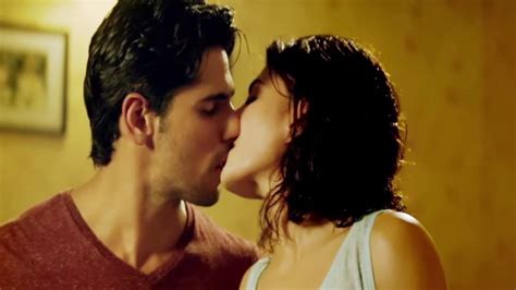 Jacqueline Fernandez Kissing Scene Siddharth Malhotra In Gentleman